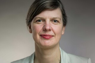 Porträt einer Frau mit braunen Haaren