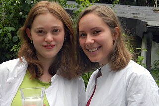 Carlotta und Elena haben bei „Jugend forscht“ mitgemacht © Elisabeth Schwiontek  Carlotta und Elena haben bei „Jugend forscht“ mitgemacht