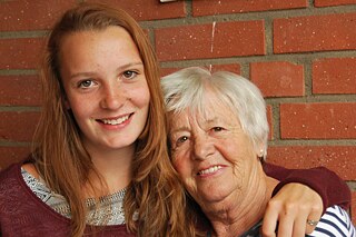 Doppelporträt von Linda und Oma Christine