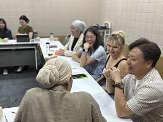 Lehrkräftefortbildung in Seoul Seminarraum mit Teilnehmer*innen