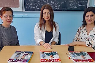 Gebäude der Heratsi Oberschule der Staatlichen Medizinischen Universität Eriwan, Lehrerinnen