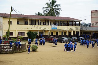 Gebäude des Lycée Bilingue de Bepanda
