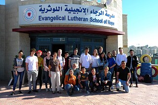 Gruppenfoto vor der School of Hope