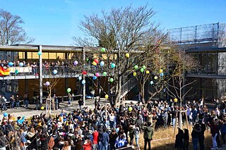 Veranstaltung auf dem Hof des Ferdinand Porsche Gymnasiums in Zuffenhausen bei Stuttgart