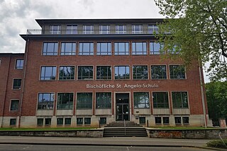 Bischöfliche St. Angela-Schule Düren von außen