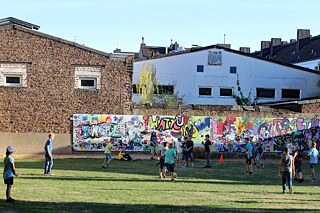 Kinder beim Fussballspiel