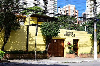 Haupteingang des Colégio Vértice in São Paulo