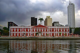 Escola de Referência em Ensino Médio Ginásio Pernambucano, Frontansicht des Gebäudes