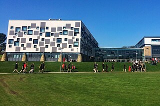 Schulgebäude der Richmond School and Sixth Form College