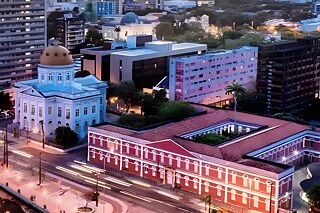 Escola de Referência em Ensino Médio Ginásio Pernambucano, Gebäudeansicht von oben bei Nacht