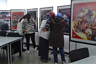 Plakatausstellung am Lycée Aicha Oum el Mouminine