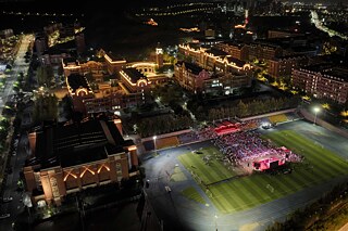 Gebäudekomplex der Qingdao No. 9 High School aus der Vogelperspektive