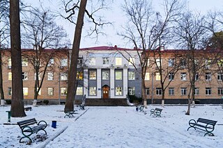 Gebäude des Mariupol-Lyzeums der Stadt Kyjiw