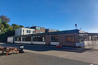  Coláistí Eoin agus Íosagáin, Schulgebäude