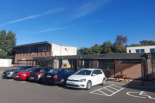  Coláistí Eoin agus Íosagáin, Schulgebäude