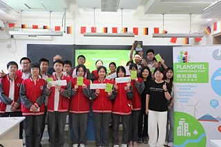 Planspiel mit Schülern und Schülerinnen der Affiliated High School of Beijing Foreign Studies University