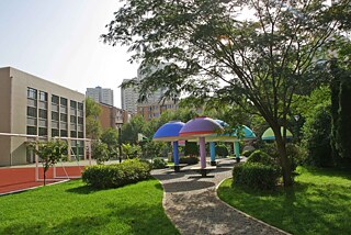 Sportplatz der Dalian No. 8 Middle School 