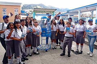 Schülerinnen und Schüler der Unidad Educativa Municipal Fernandez Madrid