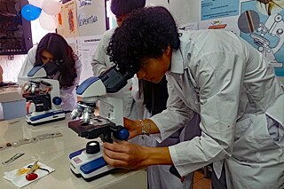 Schülerinnen und Schüler der Unidad Educativa Municipal Fernandez Madrid