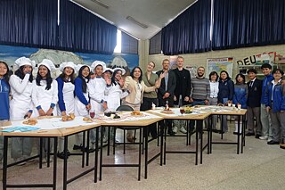 Schülerinnen und Schüler der Unidad Educativa Municipal Fernandez Madrid