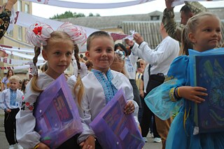 Schülerinnen und Schüler am Nasar-Makarenko-Lyzeum Nr. 6, Chmelnyzkyj 