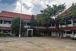 Gebäude der SMA Negeri 5 Surabaya