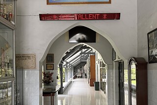 Gebäude der SMA Negeri 5 Surabaya