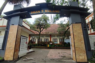 Eingangstor zur SMA Negeri 5 Malang
