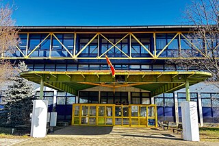Gebäude des JU Gimnazija Stojan Cerović