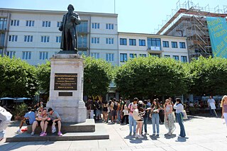 Jugendliche auf dem Gutenbergplatz