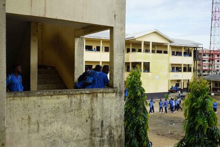 Gebäude des Lycée Bilingue de Bepanda