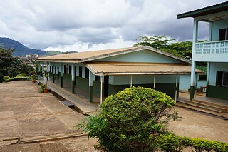 Gebäude des Collège Jean Tabi
