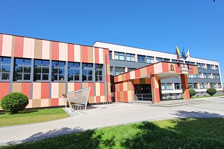 Gebäude Jonavos Justino Vareikio progimnazija