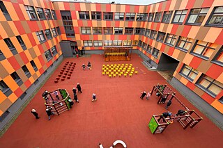 Gebäude Jonavos Justino Vareikio progimnazija