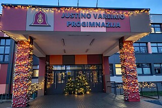 Gebäude Jonavos Justino Vareikio progimnazija