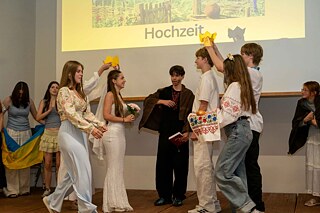 Theateraufführung ukrainischer Jugendlicher