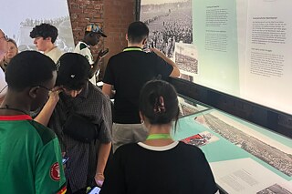 Jugendliche im Museum