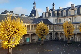 Gebäude des Lycée et Collège Émile Zola