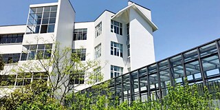 Gebäude der Ningbo Foreign Language School