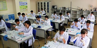 Unterricht an der Nazarbayev Intellectual School of Chemistry/Biology