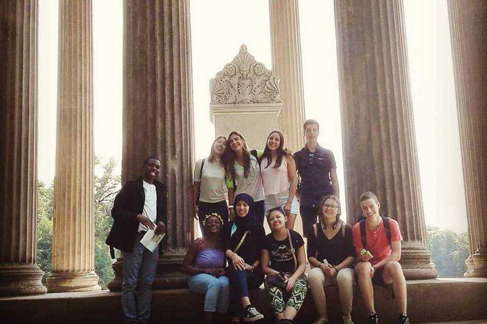Kabuba Masule mit anderen Preisträgerinnen und Preisträgern in Schloss Nymphenburg in München.