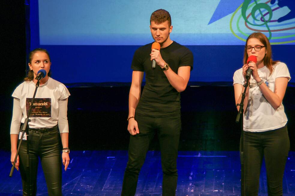 Marijan, Petra und Ivana singen „So wie du bist“.