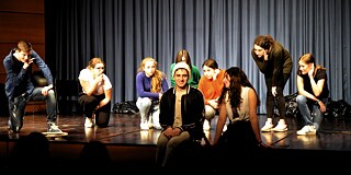 Théâtrallemand vôtre 2018 © Goethe-Institut Paris/Philippe Dang Théâtrallemand vôtre 2018 – Schülerinnen und Schüler auf der Bühne