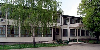 Gebäude des Gymnasiums Filip Višnjić