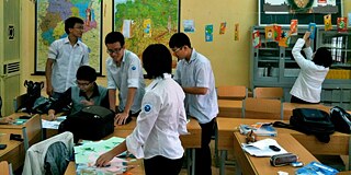 Unterricht an der Chuyên Ngoại ngữ Oberschule Hanoi
