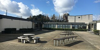  Coláistí Eoin agus Íosagáin Schulgebäude