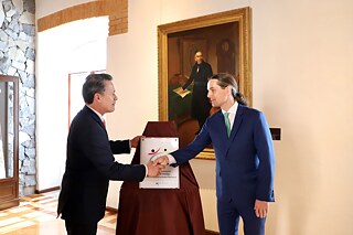 Übergabe PASCH-Plakette UAEH Pachuca, Mexiko © UAEH Pachuca, Foto: Gabriela Nayeli León Übergabe PASCH-Plakette UAEH Pachuca, Mexiko