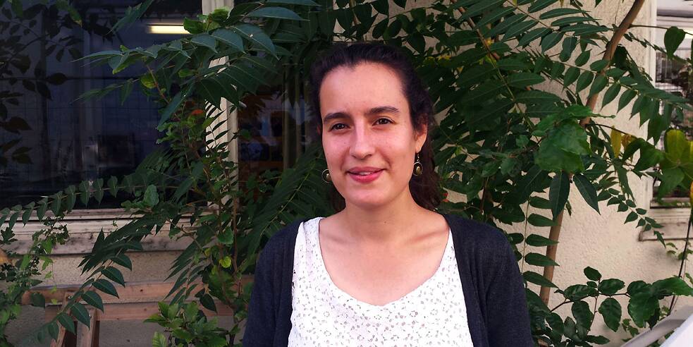 Die 21-jährige Juilette Dupont aus Frankreich ist für ein Praktikum in Bonn und hofft, im Ermekeilgarten neue Leute kennenzulernen 