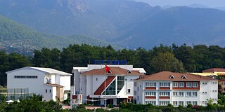 Gebäude des TED Alanya Koleji