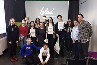 Teilnehmende von der PASCH-Schule Nr.7 in Nur-Sultan bei der Veranstaltung „Aus Müll mach Tüll“ © Sanfira Nossul / Goethe-Institut Almaty Teilnehmende von der PASCH-Schule Nr.7 in Nur-Sultan bei der Veranstaltung „Aus Müll mach Tüll“